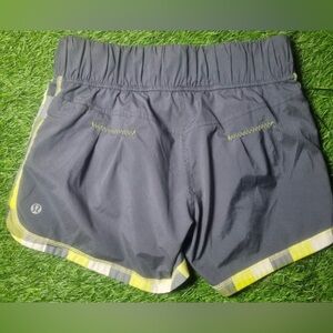 LULULEMON womens size 8 grey shorts with liner